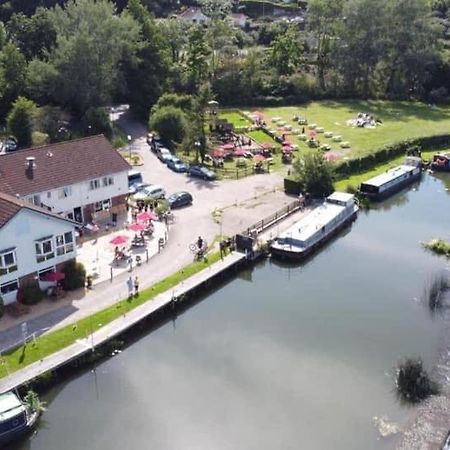 The Riverside Inn Saltford Ngoại thất bức ảnh