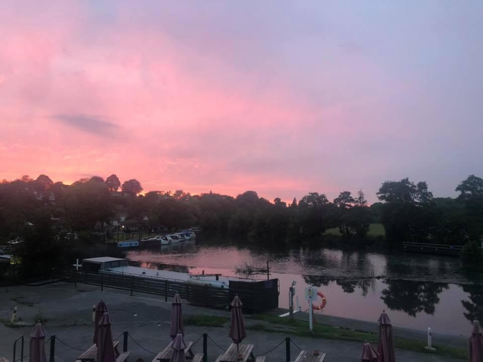 The Riverside Inn Saltford Ngoại thất bức ảnh