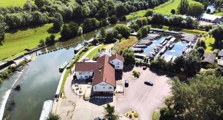 The Riverside Inn Saltford Ngoại thất bức ảnh