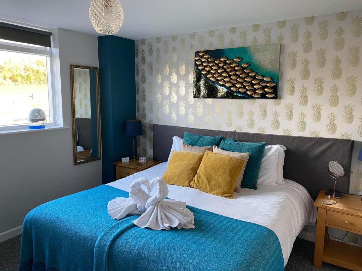 The Riverside Inn Saltford Ngoại thất bức ảnh