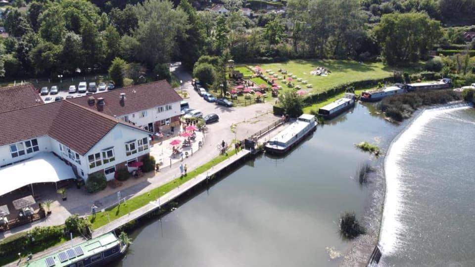 The Riverside Inn Saltford Ngoại thất bức ảnh