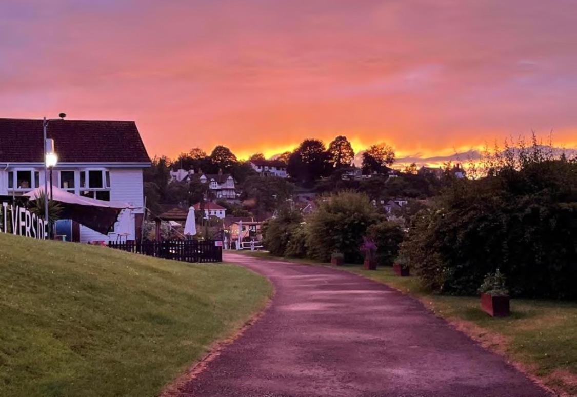 The Riverside Inn Saltford Ngoại thất bức ảnh