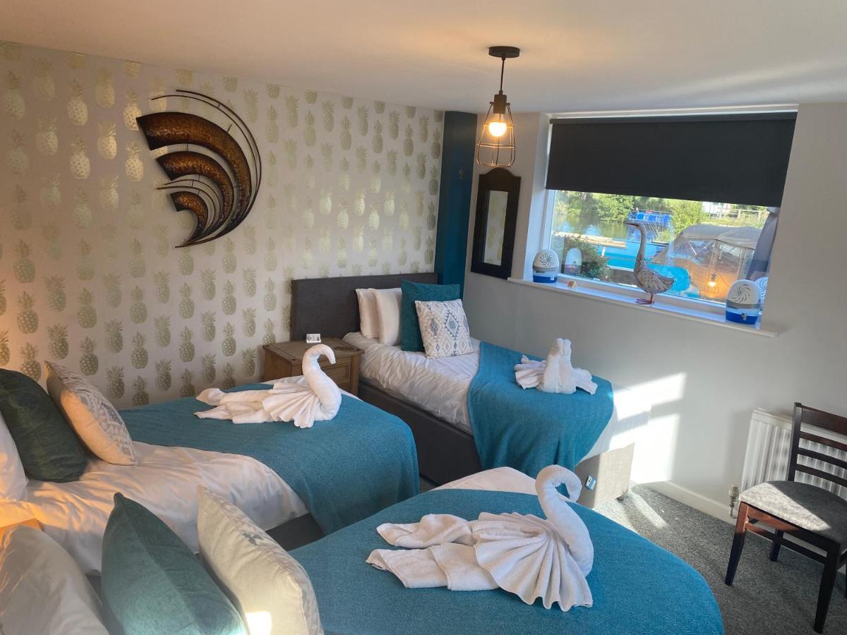 The Riverside Inn Saltford Ngoại thất bức ảnh