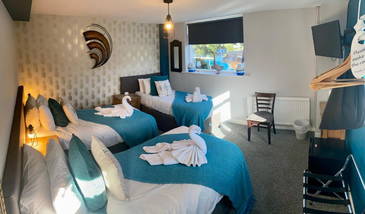 The Riverside Inn Saltford Ngoại thất bức ảnh