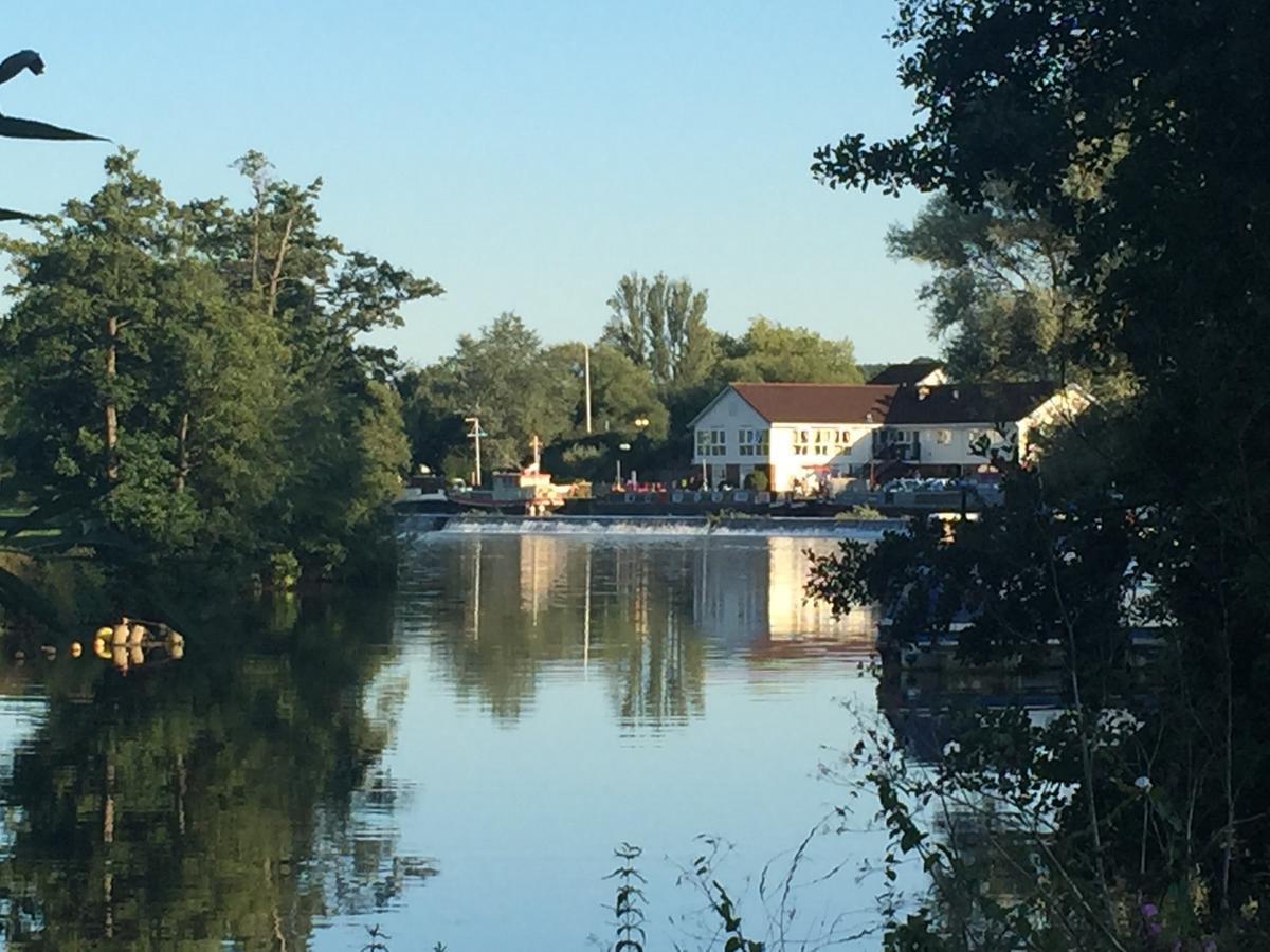 The Riverside Inn Saltford Ngoại thất bức ảnh