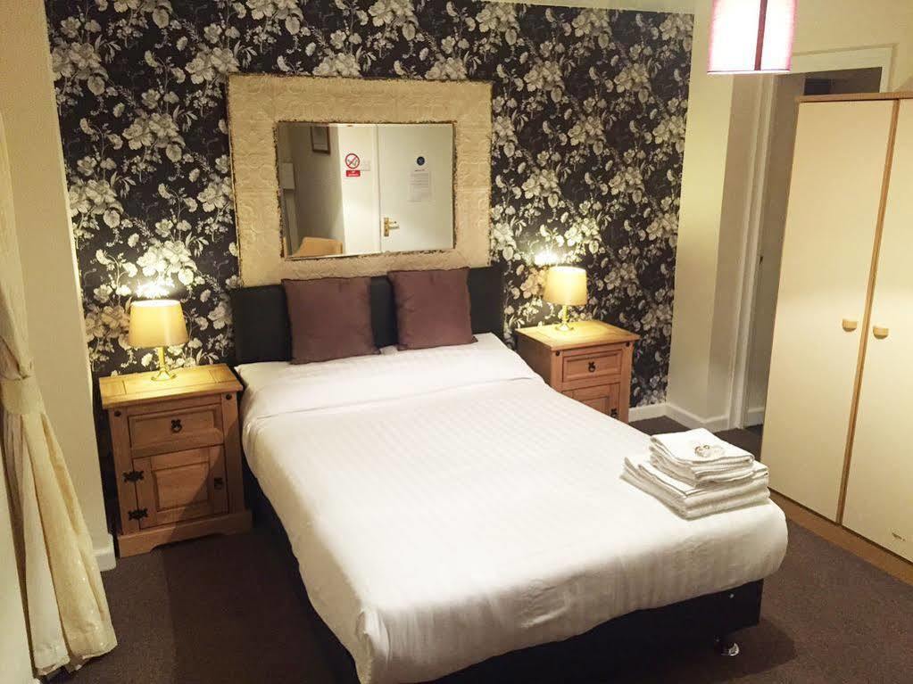 The Riverside Inn Saltford Ngoại thất bức ảnh