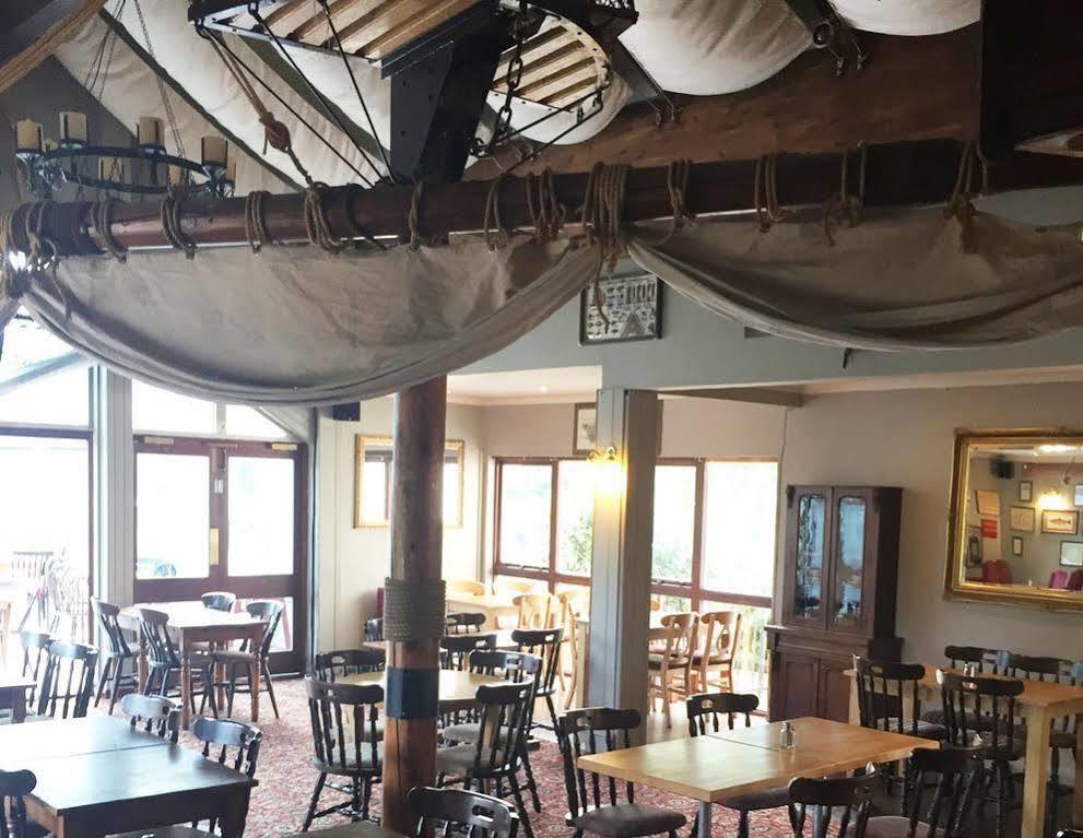 The Riverside Inn Saltford Ngoại thất bức ảnh