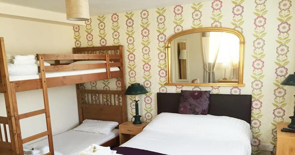 The Riverside Inn Saltford Ngoại thất bức ảnh