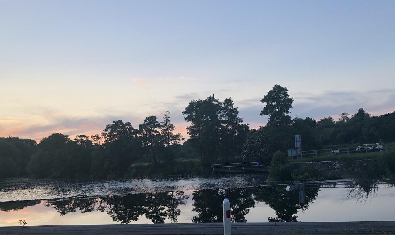 The Riverside Inn Saltford Ngoại thất bức ảnh